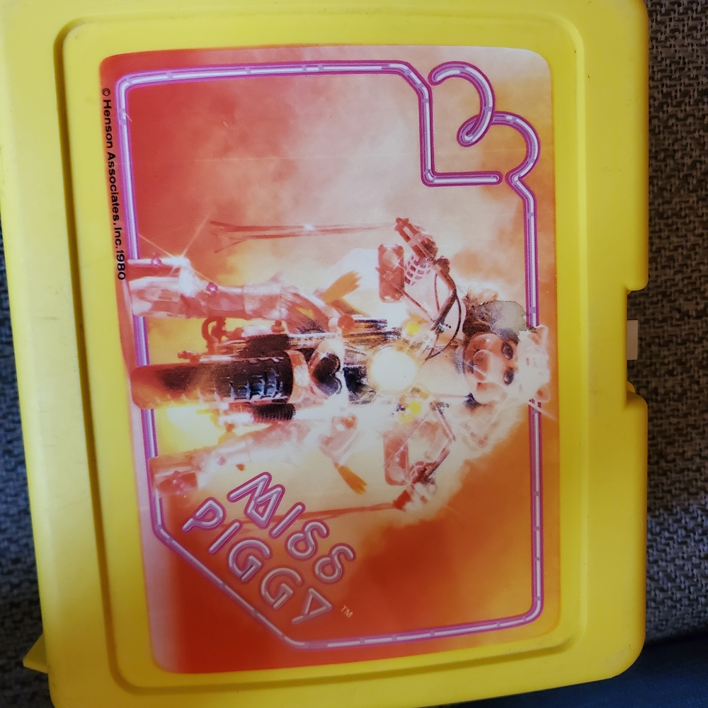 Thermos Yellow Miss Piggy Toy Case